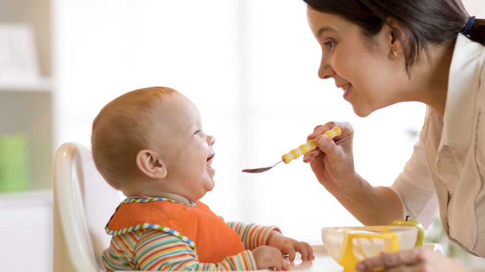 ką reikia žinoti prieš pradedant kūdikį maitinti kietu maistu